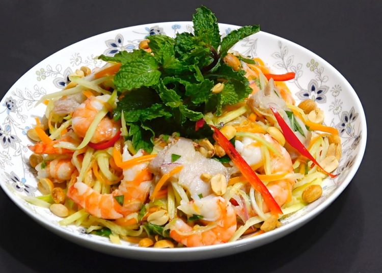 Cách làm nộm xoài tôm thịt ngon