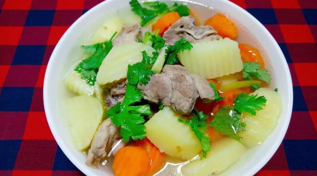 Canh khoai tây cà rốt xương sườn