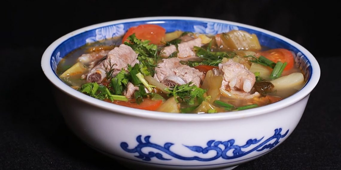 Canh sườn dưa chua ngon