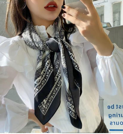 Khăn quàng cổ phong cách