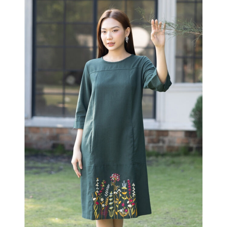 Đầm suông xanh lá họa tiết hoa nhí cho tuổi trung niên